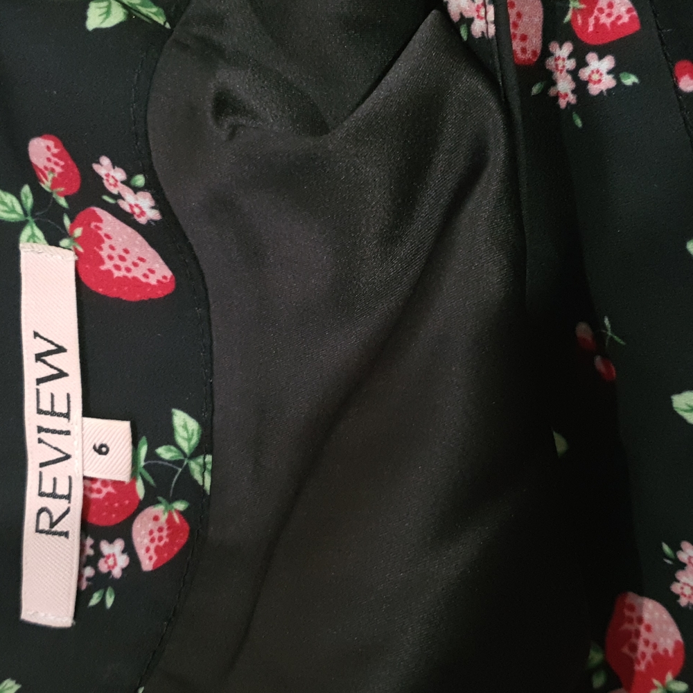 Strawberry review skirt size 6 - Picture 4 of 4